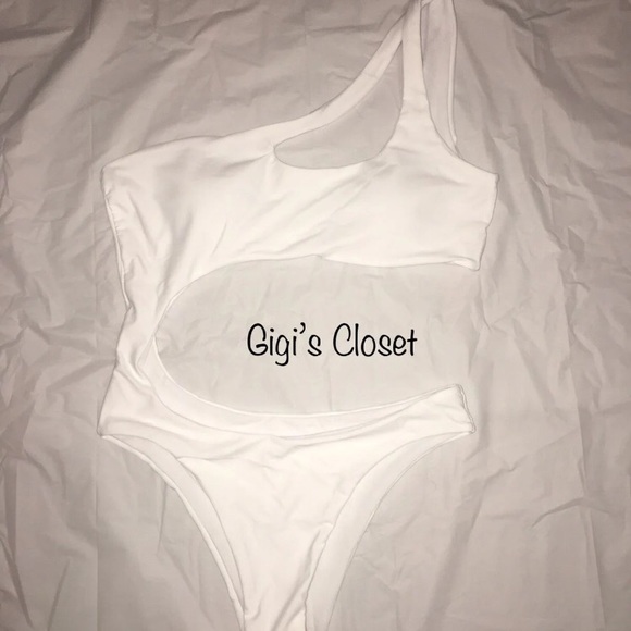 Sexy strappy white one piece - Picture 3 of 6